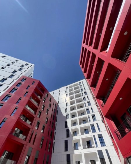 Tirane, shitet apartament , , 85 m² 