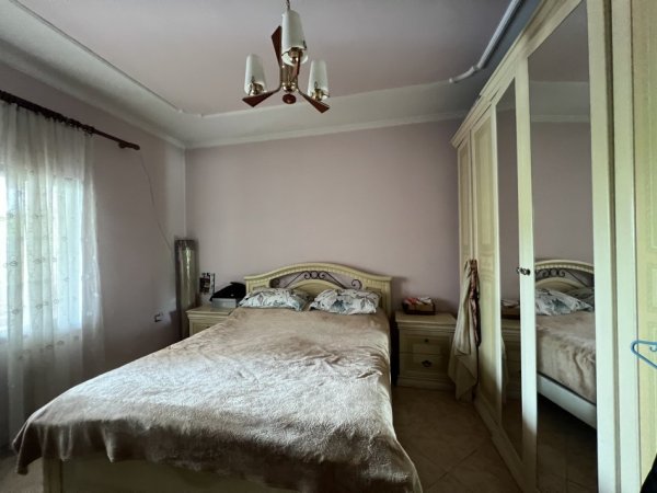 Tirane, jepet me qera apartament 3+1+Ballkon, Kati 1, 165 m² 800 € (Vilat Gjermane)