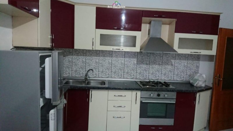 Tirane, jepet me qera apartament 2+1, Kati 8, 110 m² 450 € (astir)