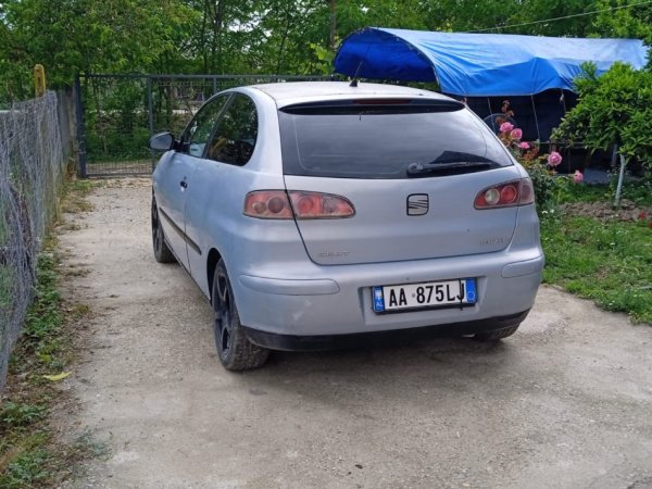 Lushnje Divjake, shes makine Seat , Benzin+Gaz, blu, manuale, Kondicioner, 74 kW (100 PS) 310000 km, 1,500 €