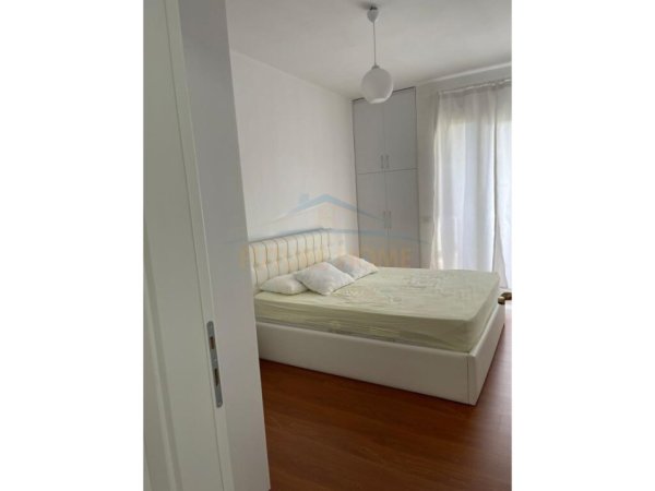 Tirane, jepet me qera apartament 2+1, Kati 8, 81 m² 500 € (PARKU)