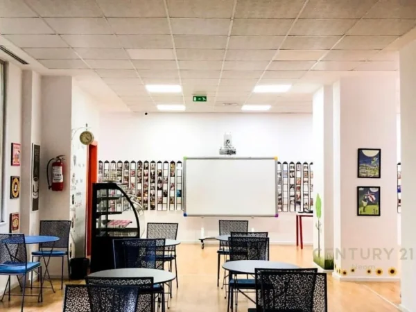 Tirane, shitet ambjent biznesi , , 580 m² 1,200,000 € (Rruga e Kavajes)