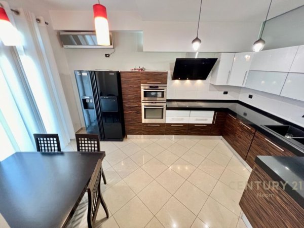 Tirane, jepet me qera apartament 2+1, Kati 3, 103 m² 850 € (Bllok)