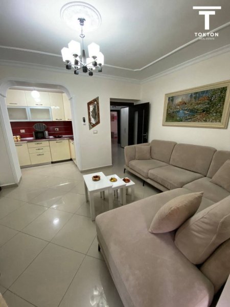 Tirane, shitet apartament 3+1, Kati 2, 90 m² 180,000 € (Pazari i Ri), TT 854