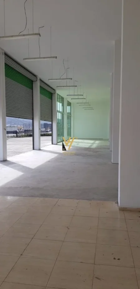 Tirane, jepet me qera magazine , , 444 m² 2,000 € (VORE)