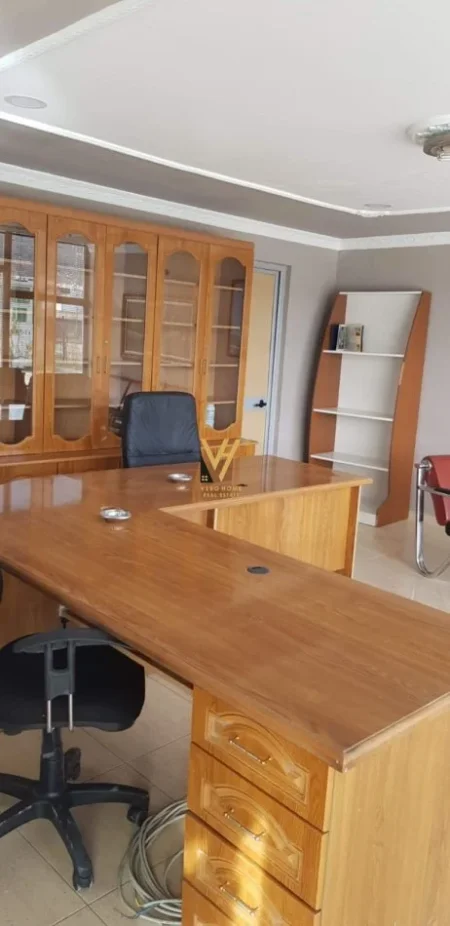 Tirane, jepet me qera magazine , , 444 m² 2,000 € (VORE)