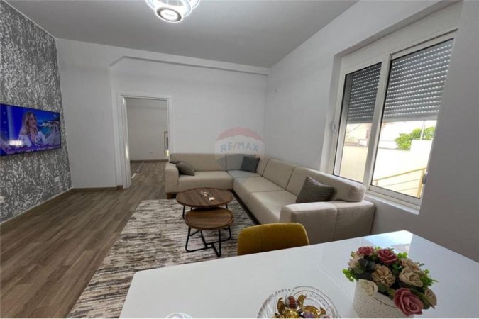 Tirane, jepet me qera apartament 2+1, Kati 3, 85 m² 450 € (Porcelan)