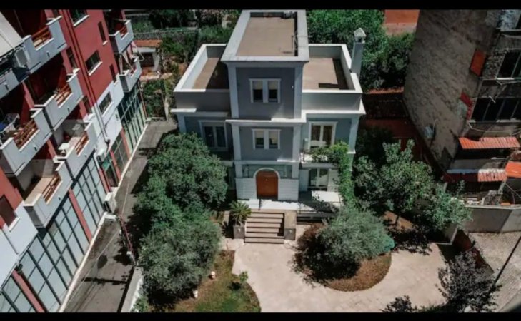 Shkoder, jepet me qera Vile 5+1, Kati 3, 728 m² 2,000 € (Rruga Nuri Bushati)