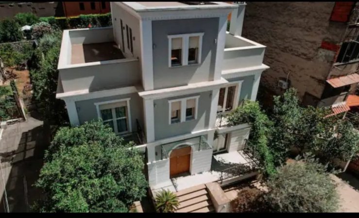 Shkoder, jepet me qera Vile 5+1, Kati 3, 728 m² 2,000 € (Rruga Nuri Bushati)