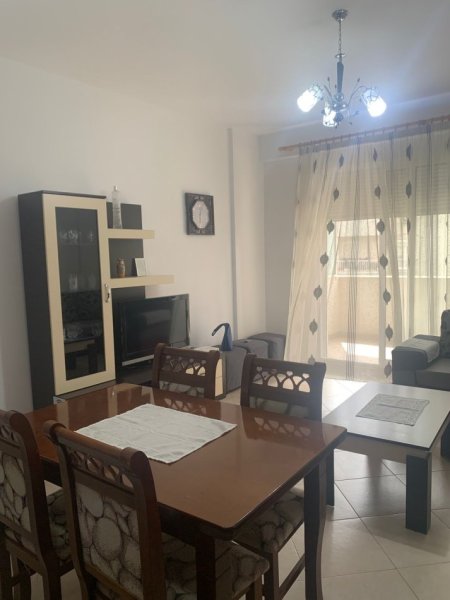 Tirane, jepet me qera apartament 2+1+Ballkon, Kati 2, 120 m² 400 € (Ish Parku)