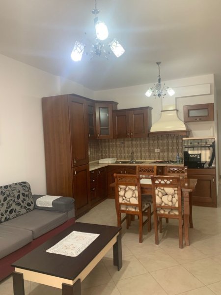 Tirane, jepet me qera apartament 2+1+Ballkon, Kati 2, 120 m² 400 € (Ish Parku)