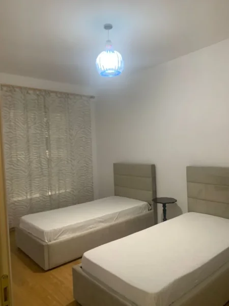 Tirane, jepet me qera apartament 2+1+Ballkon, Kati 2, 120 m² 400 € (Ish Parku)