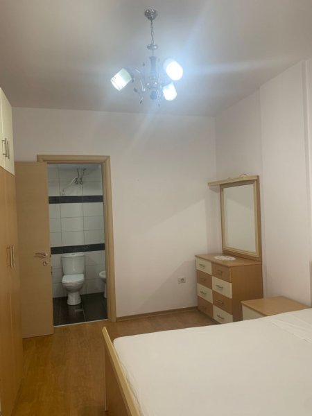 Tirane, jepet me qera apartament 2+1+Ballkon, Kati 2, 120 m² 400 € (Ish Parku)