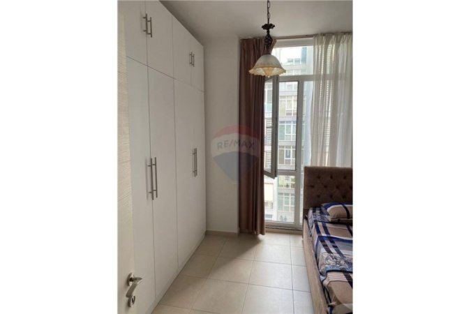 Tirane, jepet me qera apartament 2+1+Aneks+Ballkon, Kati 3, 125 m² 800 € (Komuna e Parisit)