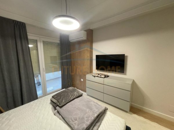 Tirane, jepet me qera apartament 2+1+Ballkon, Kati 4, 100 m² 800 € (kristal center)