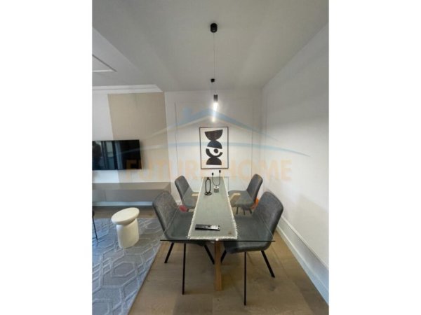 Tirane, jepet me qera apartament 2+1+Ballkon, Kati 4, 100 m² 800 € (kristal center)