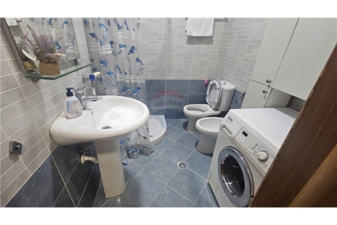 Tirane, jepet me qera 2+1, Kati 4, 100 m² 650 € (Bllok)