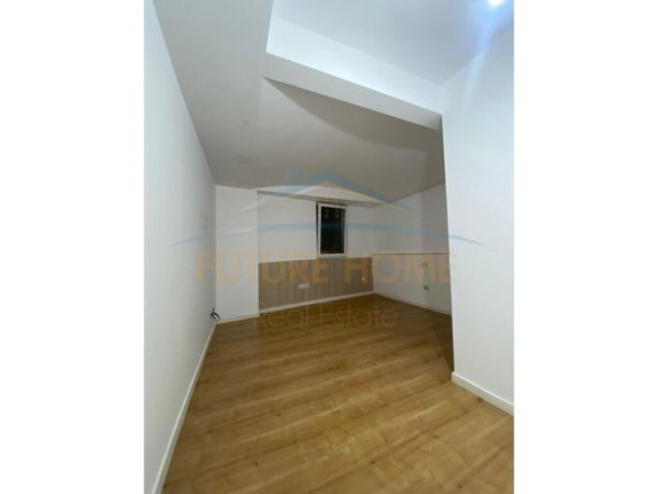 Tirane, jepet me qera ambjent biznesi , Kati 2, 102 m² 900 € (Komuna e Parisit)