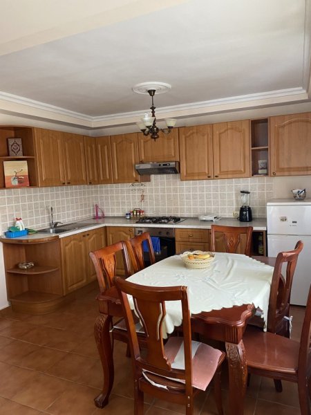 Tirane, ndarje qeraje me vajze apartament 1+1+Ballkon, Kati 5, 400 € (Mine Peza)