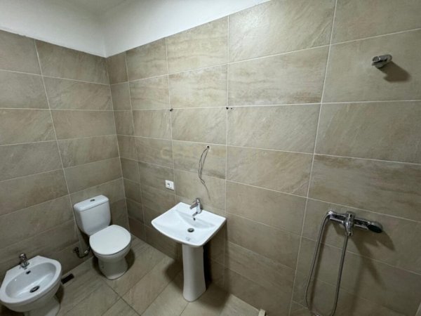 Tirane, shitet apartament 1+1, Kati 3, 73 m² 108,000 € (SPITALI QSUT)