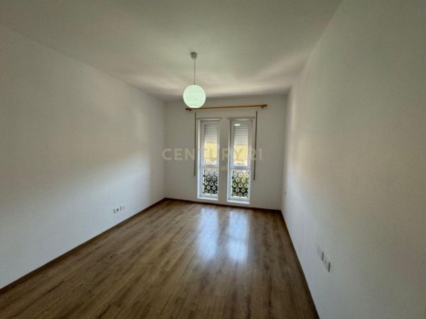 Tirane, shitet apartament 1+1, Kati 3, 73 m² 108,000 € (SPITALI QSUT)