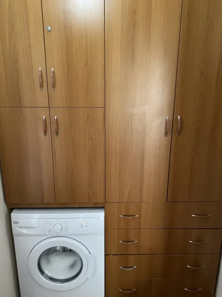 Tirane, ndarje qeraje me vajze apartament 1+1+Ballkon, Kati 5, 400 € (Mine Peza)