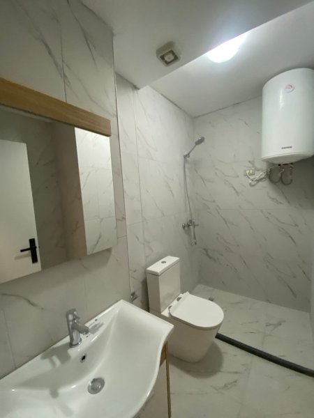 Tirane, jepet me qera apartament 2+1+Aneks+Ballkon, Kati 7, 134 m² 700 € (RRUGA E DURRSIT)