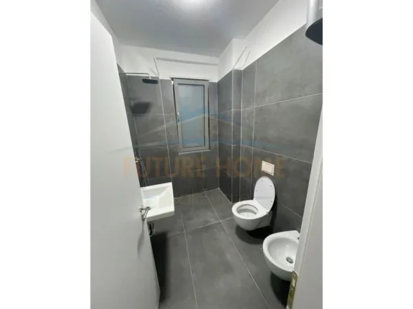 Tirane, jepet me qera , Kati 2, 107 m² 1,100 € (Rruga e Kavajes)