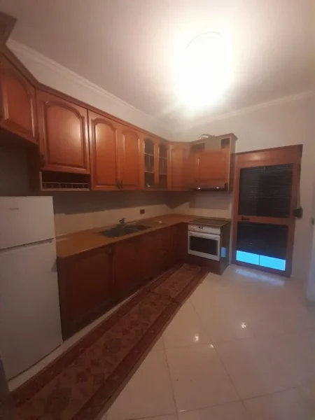 Tirane, jepet me qera apartament 2+1, Kati 2, 130 m² 350 € (Fresk)