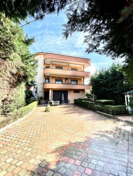 Tirane, shitet Vile 3 Katshe, Kati 4, 1,540 m² 1,500,000 € (SPITALI AMERIKAN 2)