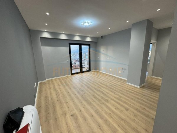 Tirane, jepet me qera apartament 2+1+Ballkon, Kati 12, 114 m² 1,200 € (21 Dhjetori)