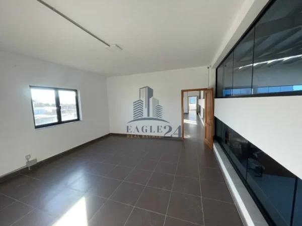 Tirane, jepet me qera ambjent biznesi , , 2,000 m² 4,000 € (Rinas (Ura Gjoles))