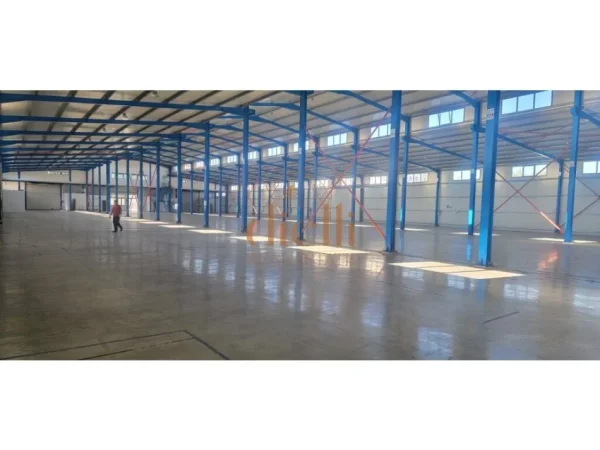 Tirane, jepet me qera ambjent biznesi , 4000 m² 6,000 € (Autostrada Tirane-Durres)