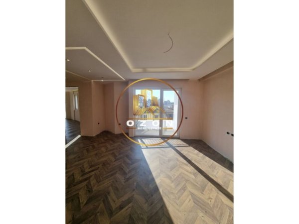 Apartament 2+1+2 me qera i përshtatshëm për biznes tek Rruga e Durrësit, shumë pranë Qendres!