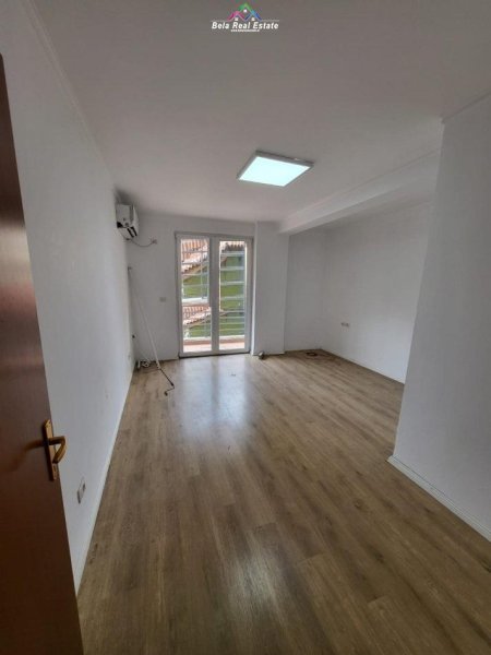 Tirane, jepet me qera zyre , Kati 2, 100 m² 600 € (21 Dhjetor)