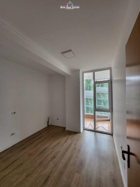 Tirane, jepet me qera zyre , Kati 2, 100 m² 600 € (21 Dhjetor)