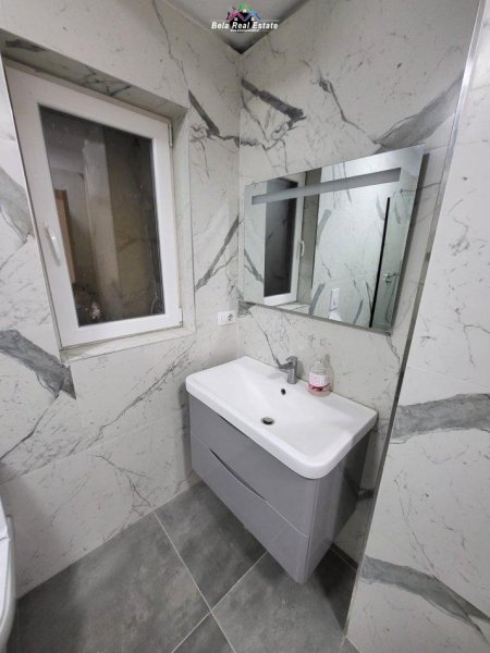 Tirane, jepet me qera zyre , Kati 2, 100 m² 600 € (21 Dhjetor)