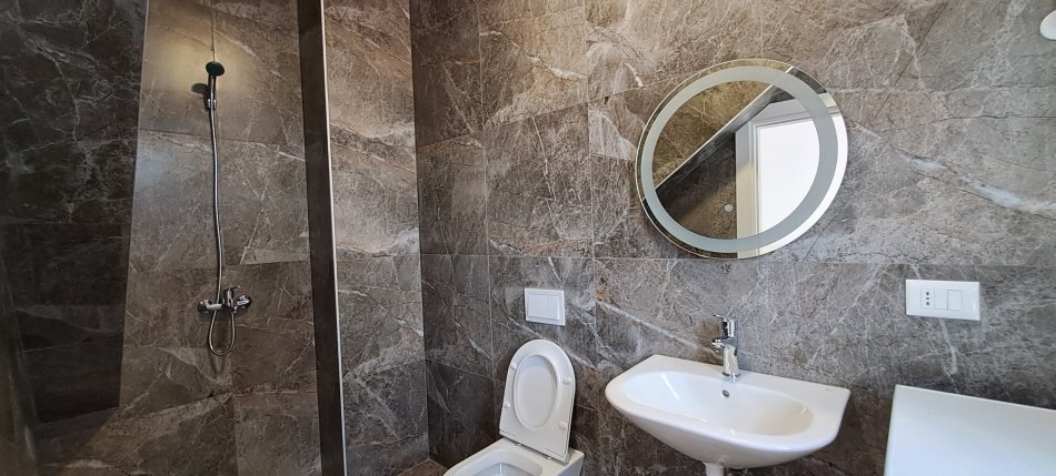 Tirane, jepet me qera apartament 2+1, Kati 5, 115 m² 750 € (Rruga e Dibres)