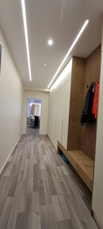 Tirane, jepet me qera apartament 2+1, Kati 5, 115 m² 750 € (Rruga e Dibres)