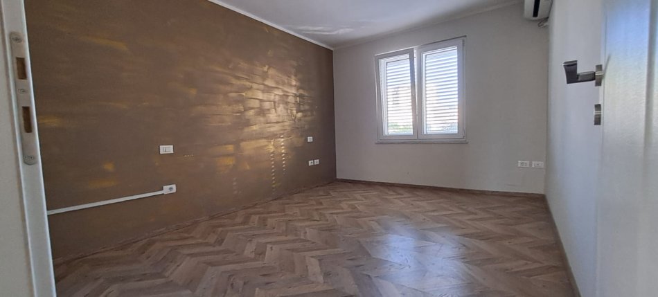 Tirane, jepet me qera apartament 1+1, Kati 2, 60 m² 500 € (Rruga: Komuna e Parisit)