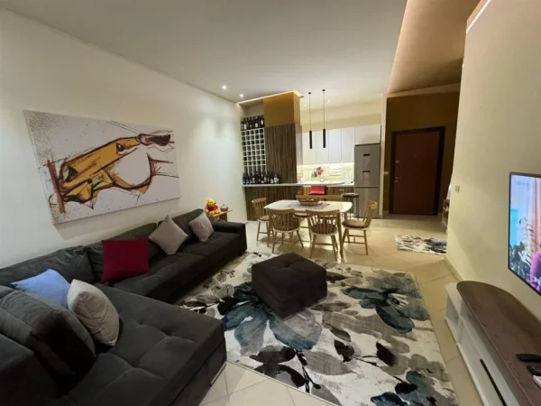 Tirane, jepet me qera apartament 1+1+Ballkon, Kati 2, 70 m² 680 € (komuna e parisit)
