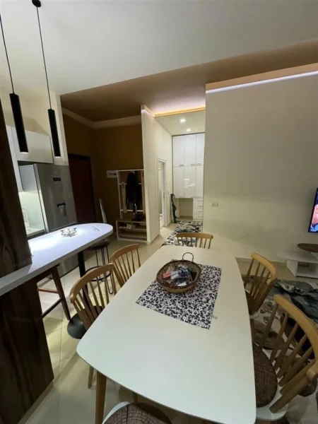 Tirane, jepet me qera apartament 1+1+Ballkon, Kati 2, 70 m² 680 € (komuna e parisit)