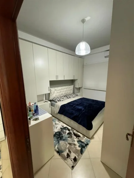 Tirane, jepet me qera apartament 1+1+Ballkon, Kati 2, 70 m² 680 € (komuna e parisit)