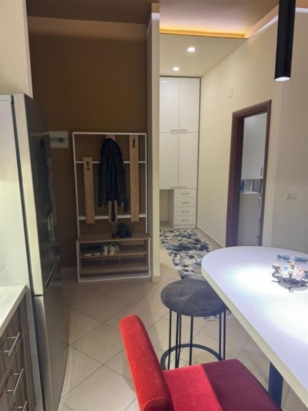 Tirane, jepet me qera apartament 1+1+Ballkon, Kati 2, 70 m² 600 € (komuna e parisit)