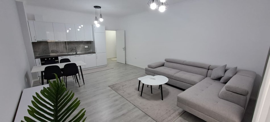 Tirane, jepet me qera apartament 2+1, Kati 5, 115 m² 650 € (Rruga e Dibres)