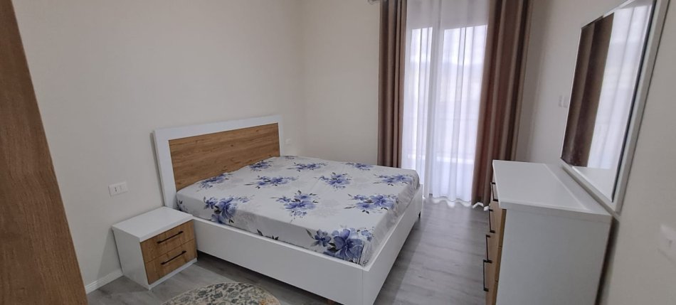 Tirane, jepet me qera apartament 2+1, Kati 5, 115 m² 650 € (Rruga e Dibres)