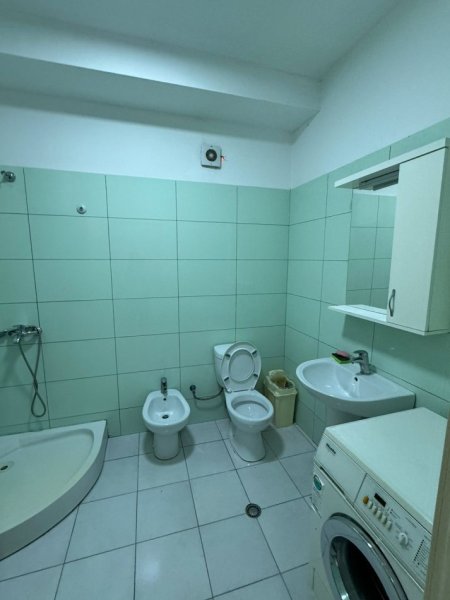 Tirane, jepet me qera apartament 2+1, Kati 8, 85 m² 340 € (Yzberisht ,prane palestres unik)