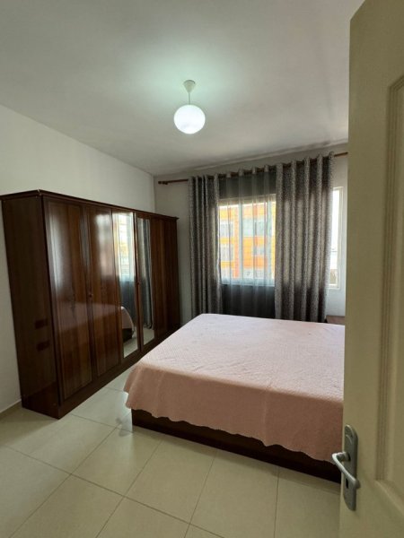 Tirane, jepet me qera apartament 2+1, Kati 8, 85 m² 340 € (Yzberisht ,prane palestres unik)