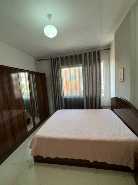 Tirane, jepet me qera apartament 2+1, Kati 8, 85 m² 340 € (Yzberisht ,prane palestres unik)