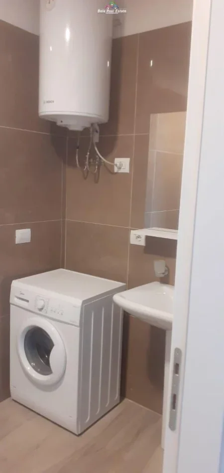 Tirane, jepet me qera apartament 1+1+Ballkon, Kati 5, 70 m² 550 € (ali demi)